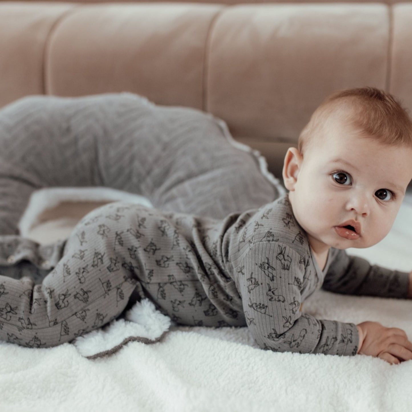 Feeding Pillow Baby Cloudy Grey_Feeding Pillows_Snoozebaby