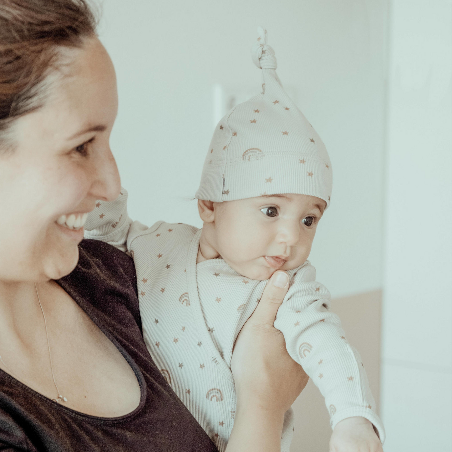 Baby Cocoon mit Mütze 0-3 Monate Milky Rust Regenbogen